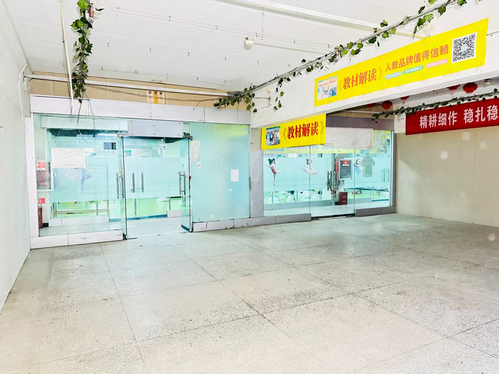 泉舜财富中心提供写字楼、商铺、展示空间、直播间等多种面积选择，满足企业办公、研发、展示、运营等多元需求。